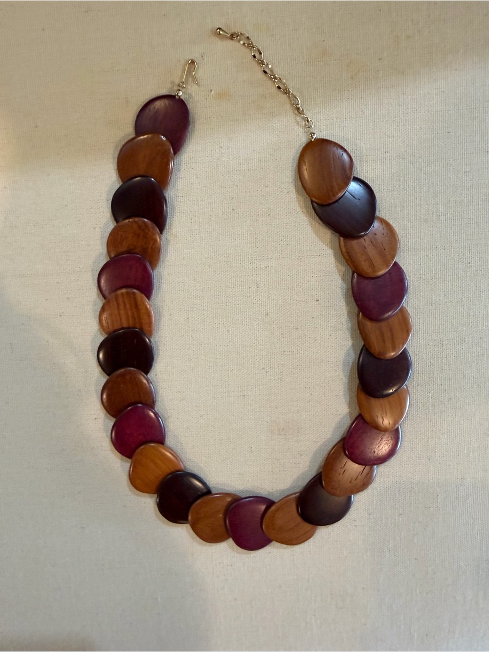 Artisan Style Wooden Disc Statement Necklace – Brown & Plum Tones – Adjustable